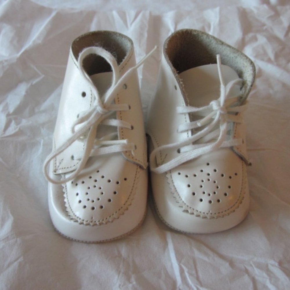 White leather baby shoes with laces, size 2
